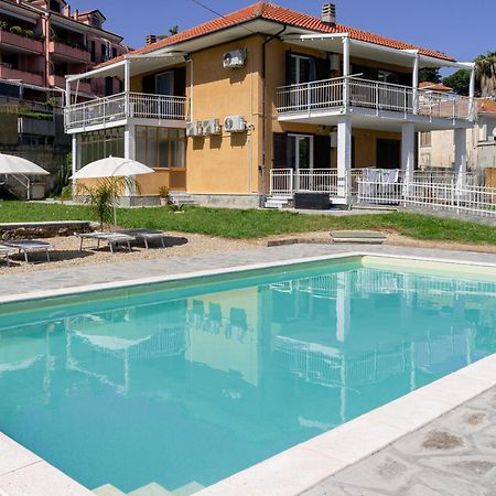 Il Gattino Di Porto - Apt 5 - Bilocale Terrazzo Piscina 因佩里亚 外观 照片