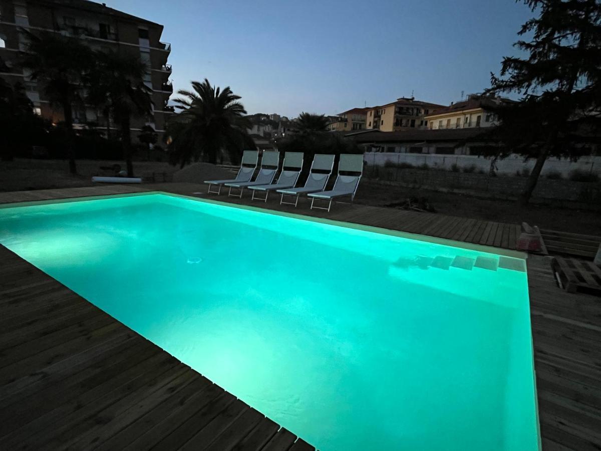 Il Gattino Di Porto - Apt 5 - Bilocale Terrazzo Piscina 因佩里亚 外观 照片