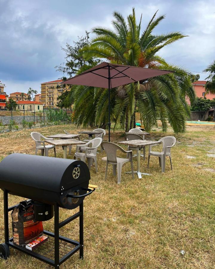 Il Gattino Di Porto - Apt 5 - Bilocale Terrazzo Piscina 因佩里亚 外观 照片