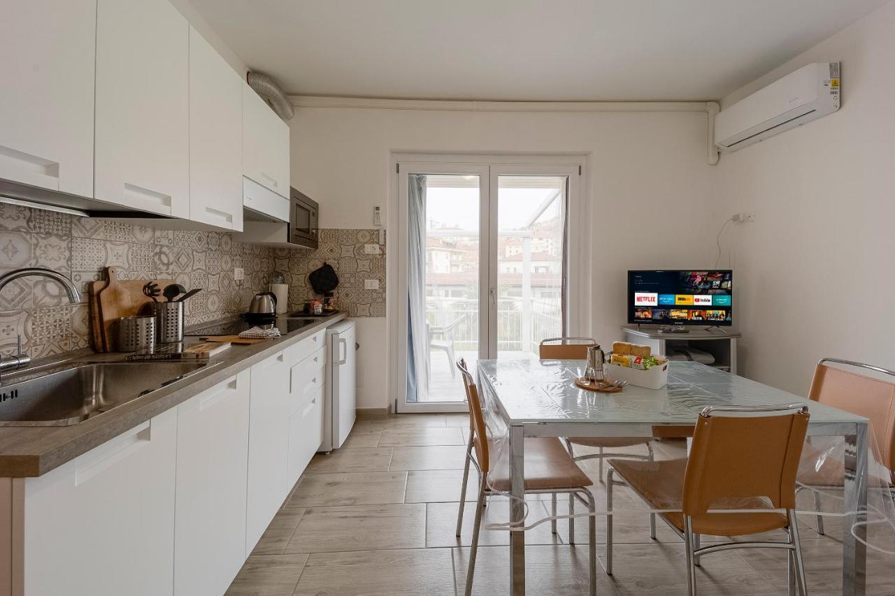 Il Gattino Di Porto - Apt 5 - Bilocale Terrazzo Piscina 因佩里亚 外观 照片