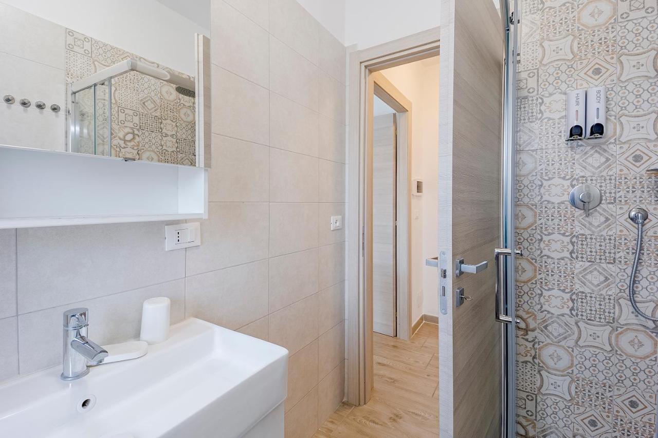 Il Gattino Di Porto - Apt 5 - Bilocale Terrazzo Piscina 因佩里亚 外观 照片