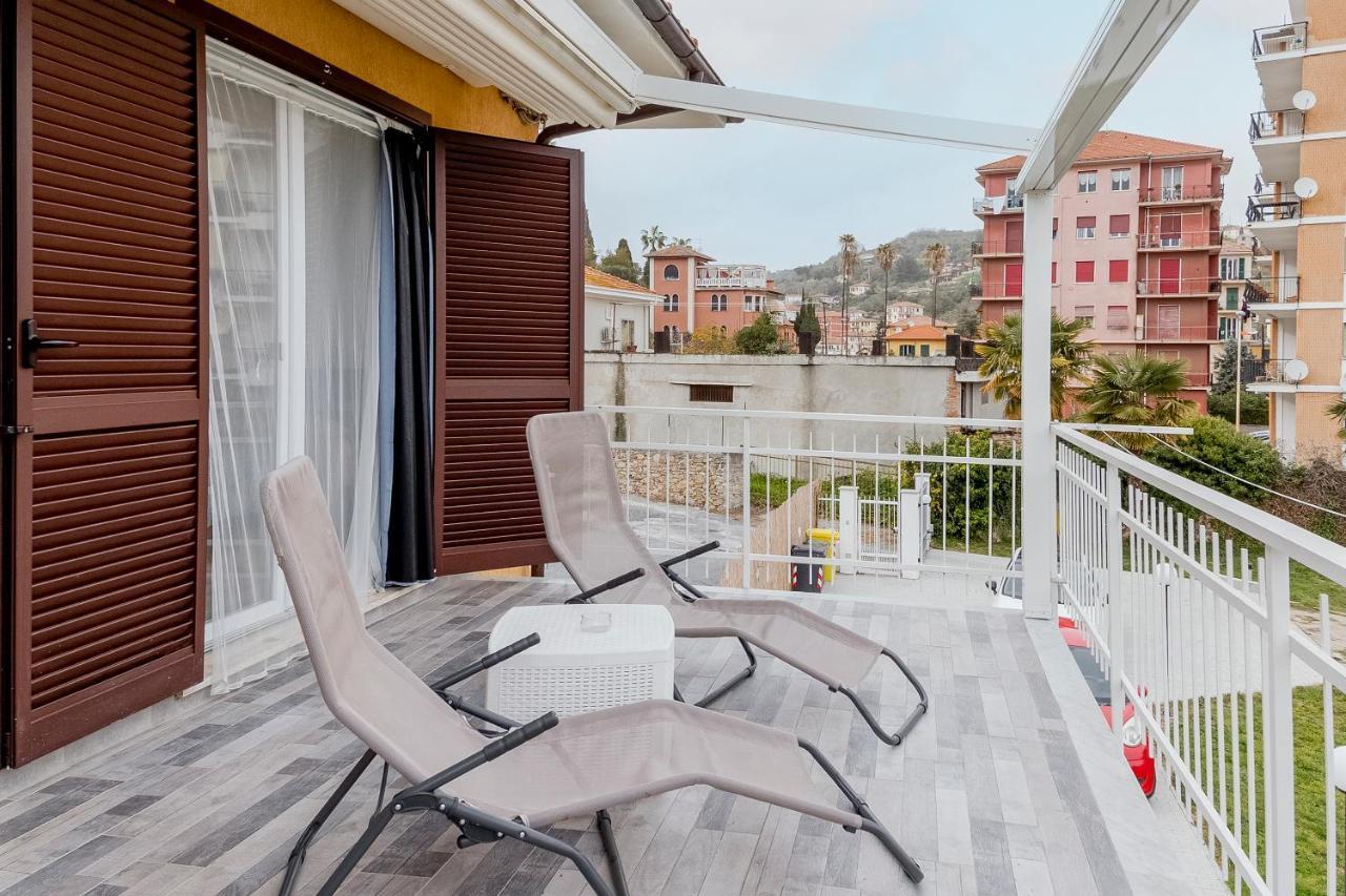 Il Gattino Di Porto - Apt 5 - Bilocale Terrazzo Piscina 因佩里亚 外观 照片