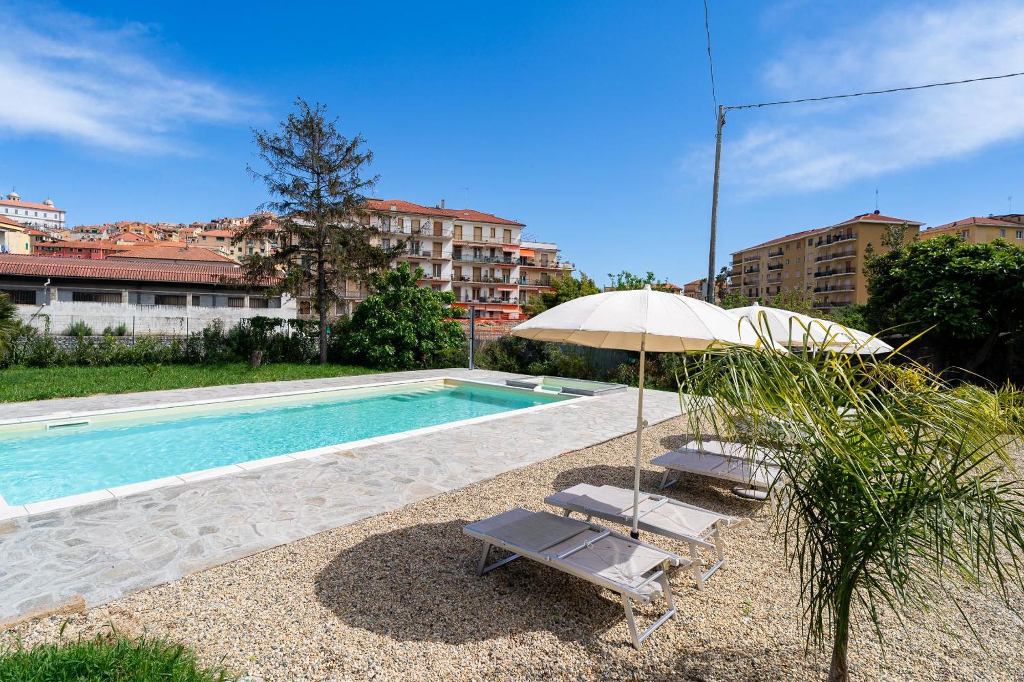 Il Gattino Di Porto - Apt 5 - Bilocale Terrazzo Piscina 因佩里亚 外观 照片