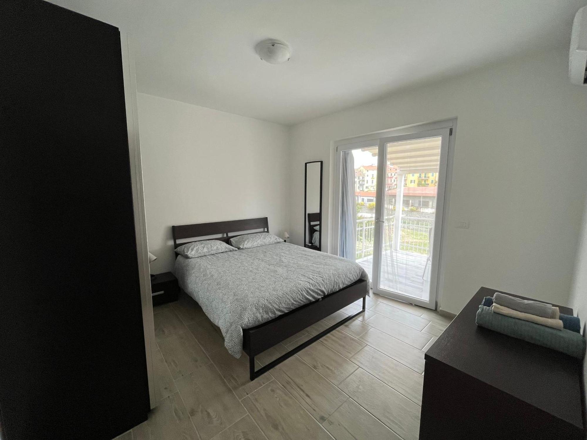 Il Gattino Di Porto - Apt 5 - Bilocale Terrazzo Piscina 因佩里亚 外观 照片